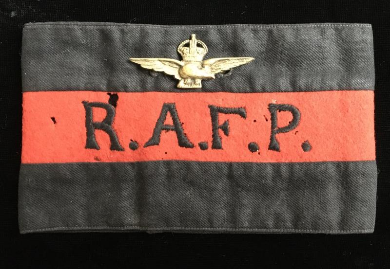 RAF POLICE ARMBAND WITH ONE PIECE FS TYPE BADGE ATTACHED