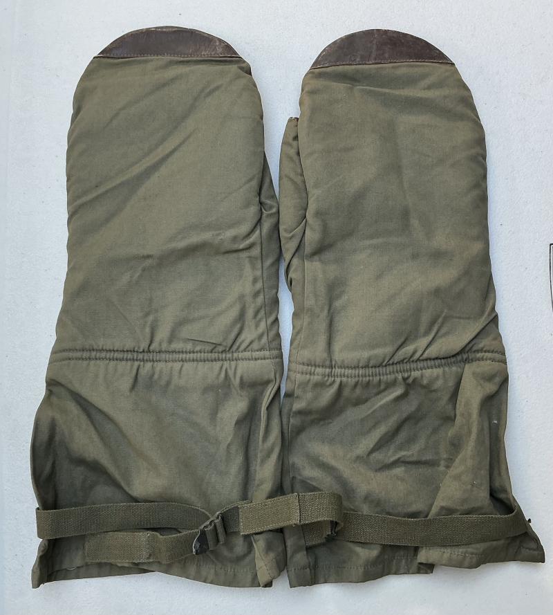 PAIR OF WW2 USAAF A12 FLYING GLOVES MITTS