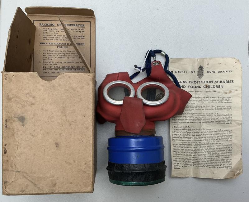 WW2 CHILDS MICKEY MOUSE GAS MASK IN BOX
