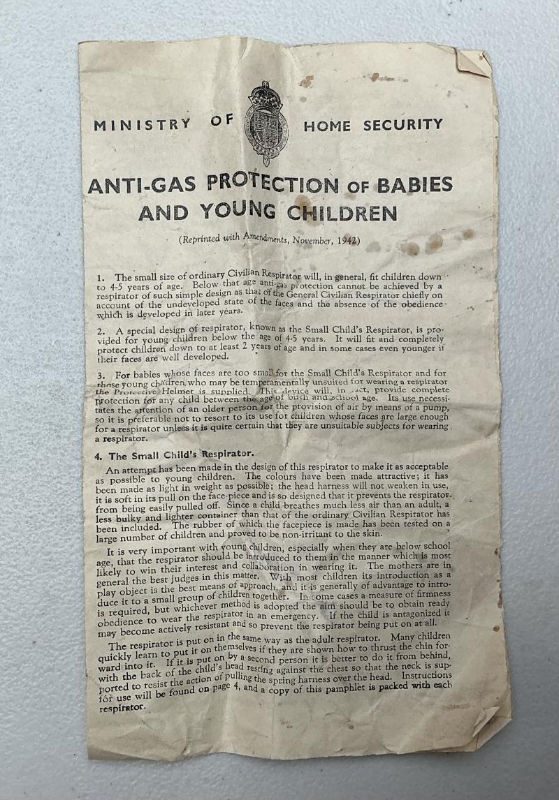 WW2 CHILDS MICKEY MOUSE GAS MASK IN BOX