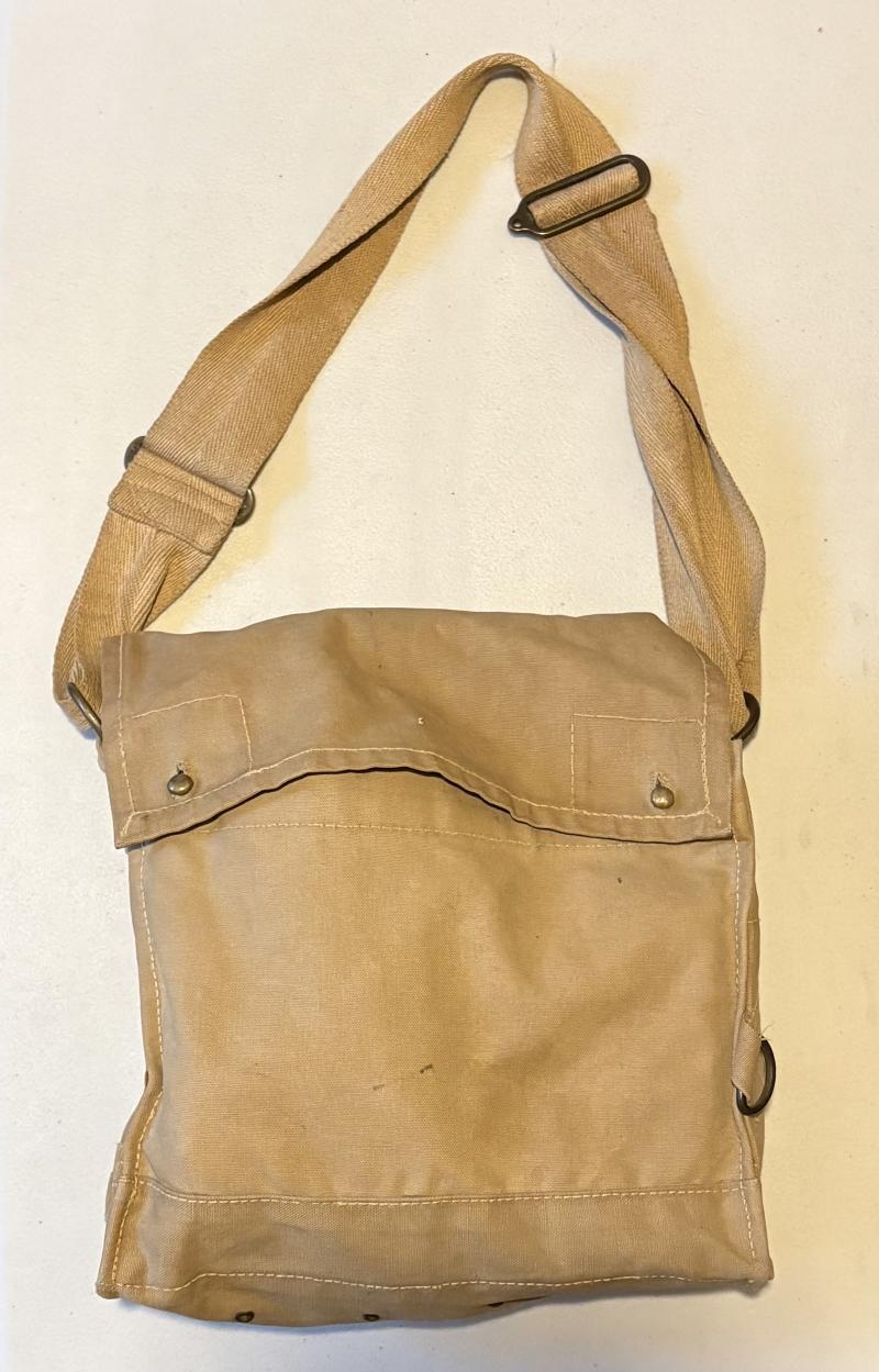 1941 DATED BRITISH GAS MASK IN BAG