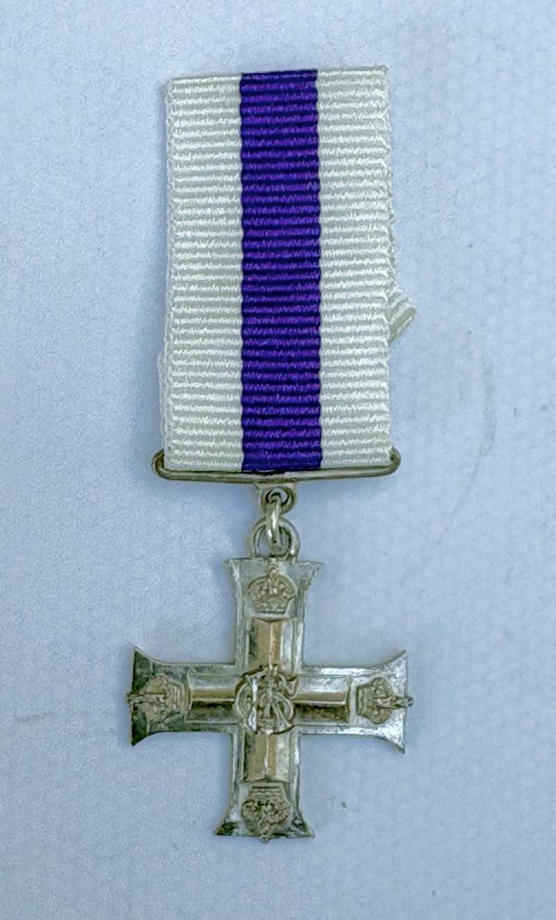 GOOD QUALITY MINIATURE MILITARY CROSS
